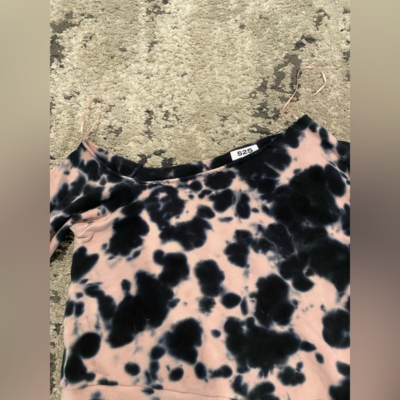 525 Two-Piece Lounge Set - Picture 4 of 5